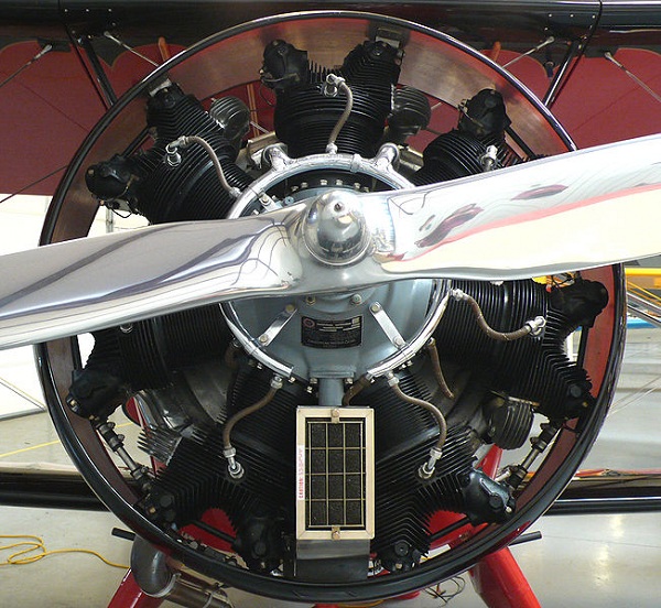  Motor radial 220 HP Continental em um biplano 1932 WACO QCF2. 